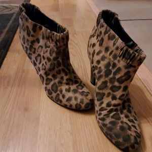 Leopard prin heels